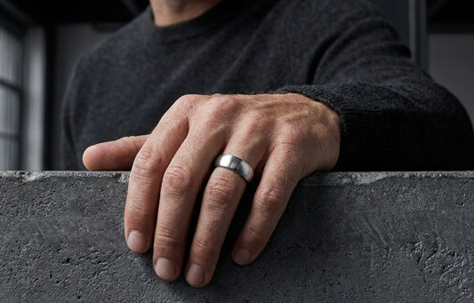 How to Choose an Engagement Ring for Men